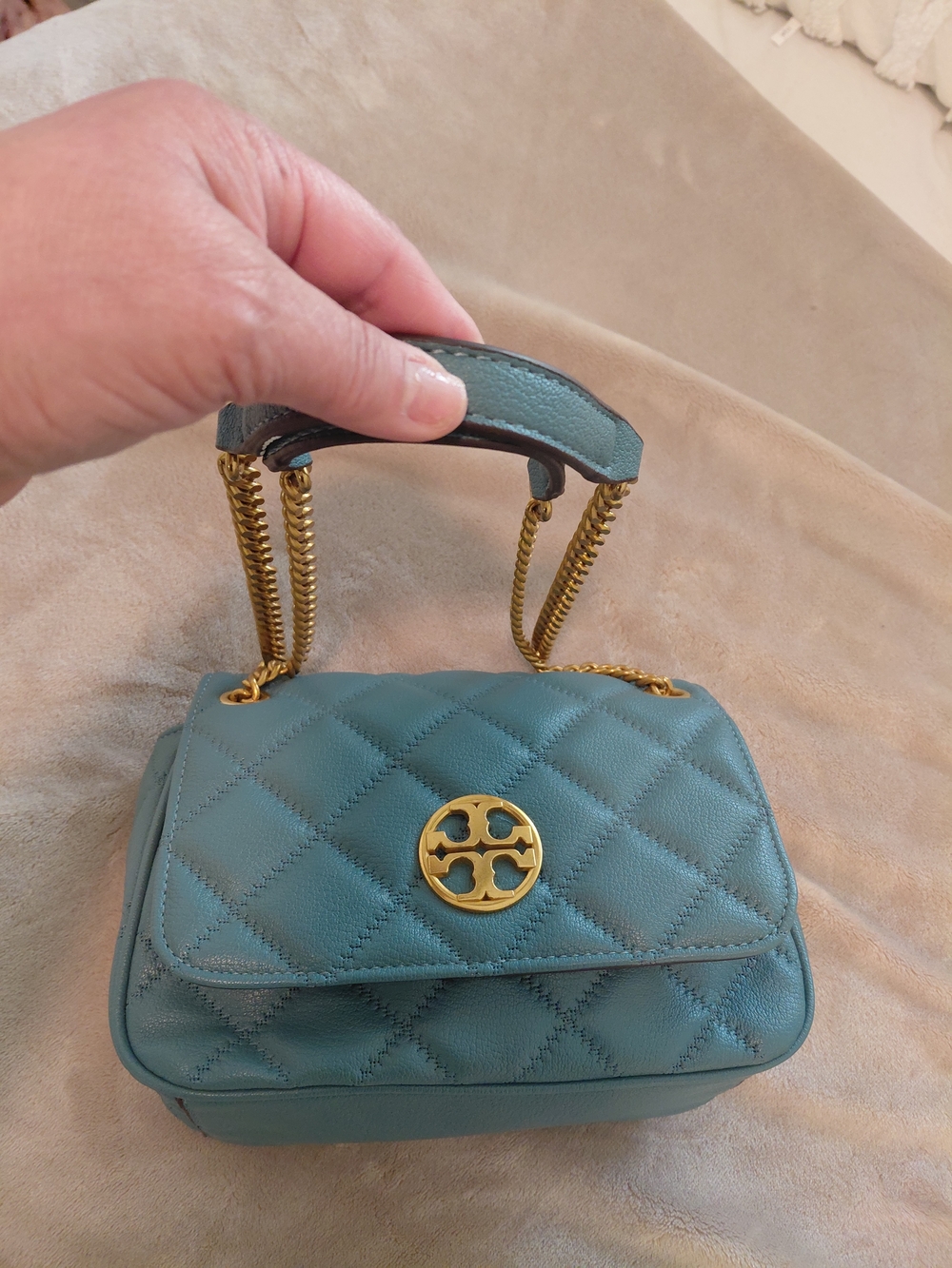 Quilted Teal Shoulder Bag with Gold Chain - Picture 5 of 7